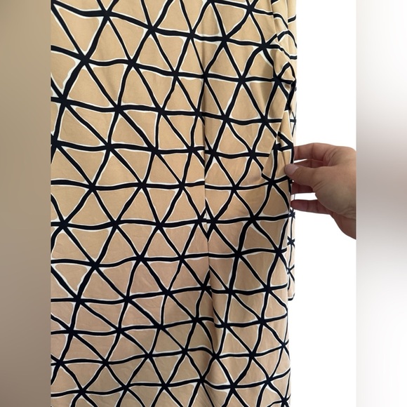 J. McLaughlin Beige and Black Geometric and Striped Tunic - Picture 5 of 9